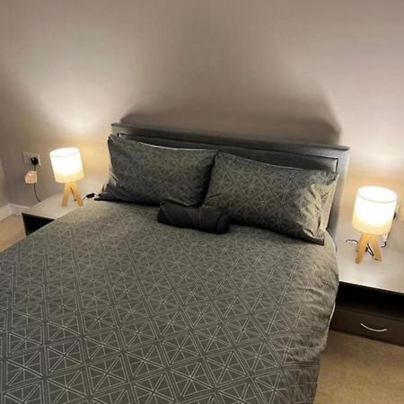 Modern Room Homestay In Apartment With Private Bathroom Κρόιντον Εξωτερικό φωτογραφία
